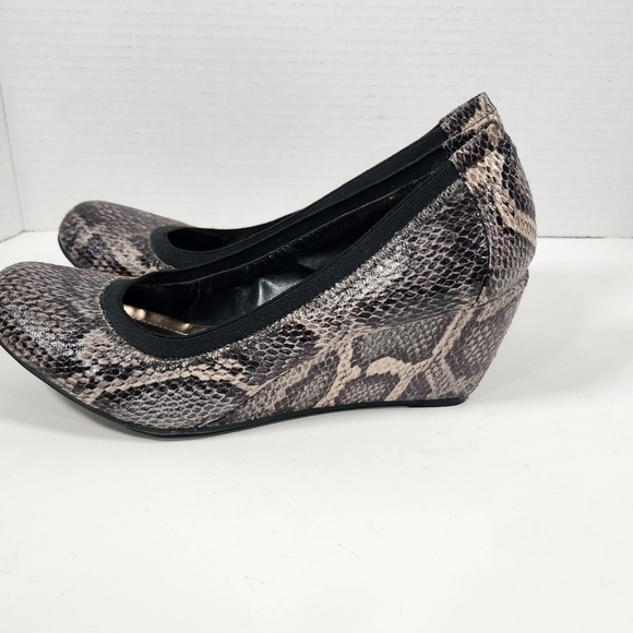 BCBG Paris Women's Wedges, 6.5, Black, Cream, Grey - Picture 4 of 6